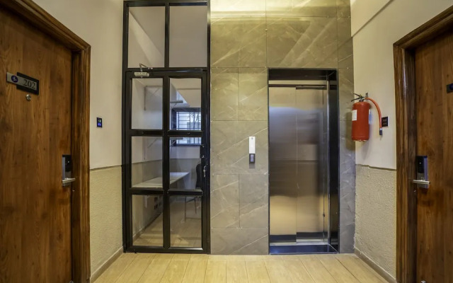 StayBird Divine Suites Business Hotel