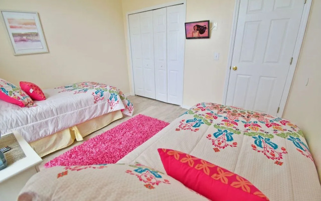 210PD Pine Top 4 Br home by RedAwning