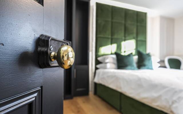 Pages Hotel Guesthouse