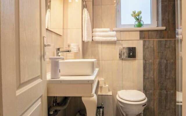 Modern & Stylish Apt of City 5min Beach