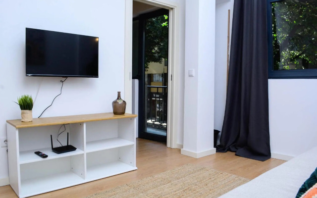 Travel and Live Apartments