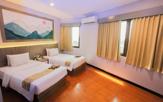 Front One HK Resort Semarang