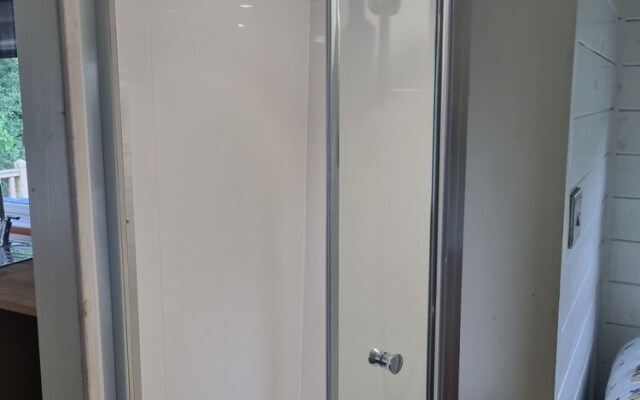 Glamping Hut - Riverview 5