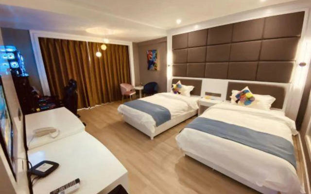 Yuxi Jiangxin E-Sports Hotel