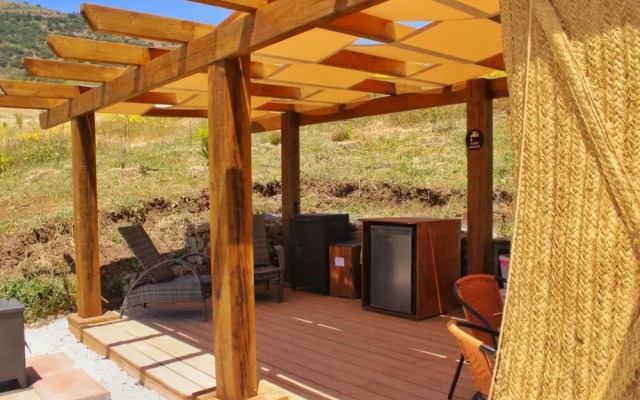 Nature Lovers Escape on an Eco-friendly Vineyard