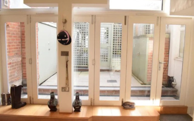 Spacious 2 Bedroom Apartment Near Notting Hill Gate