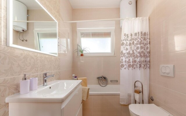 Beautiful Home in Selce With Wifi and 2 Bedrooms