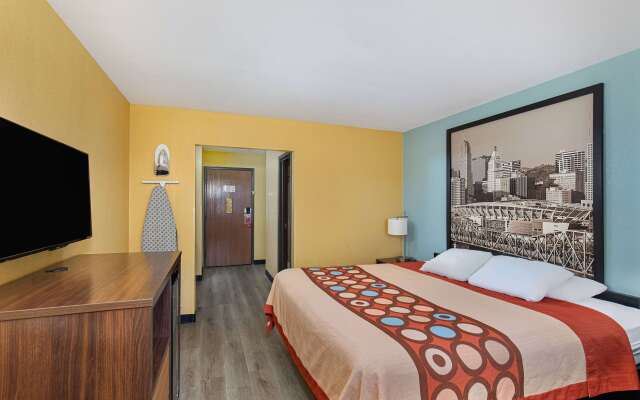 Super 8 by Wyndham Eddyville/Kuttawa