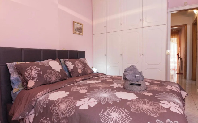 Chrisoupoli Cheerful 2 Bd Apt w Balcony