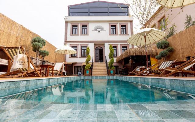 Parna Hotel