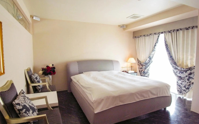 V Hotel - Adults Only