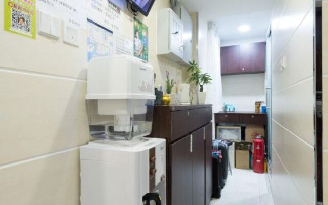 Happy Holidays Hostel(Next to Tsim Sha Tsui MTR Station)