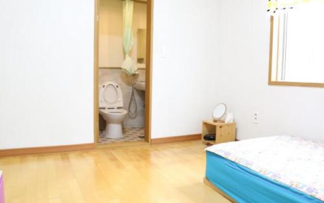 Tongyeong One Guesthouse