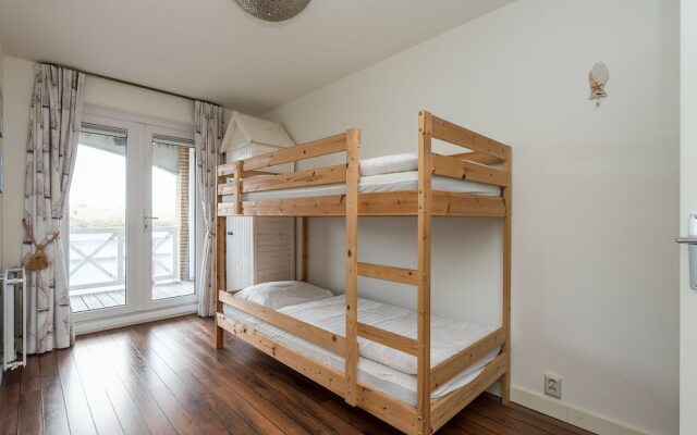 Luxurious 6-person Apartment in Grevelingenmeer Marina