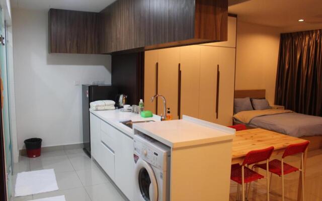 De Houz - Trefoil Setia Alam Home Stay