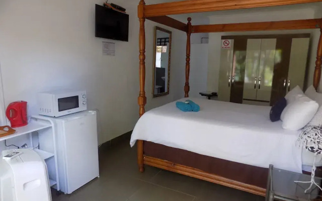 Golden Lantern Guest Lodge