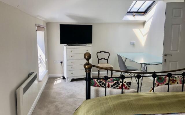 The Mews - 1BR Studio in Jericho Near City Centre