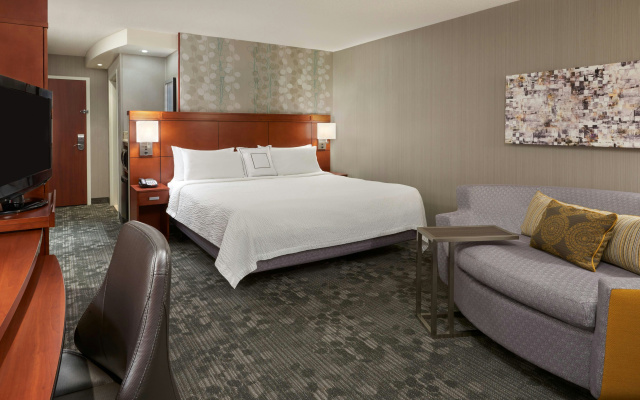 Courtyard by Marriott Kingston Highway 401/Division Street
