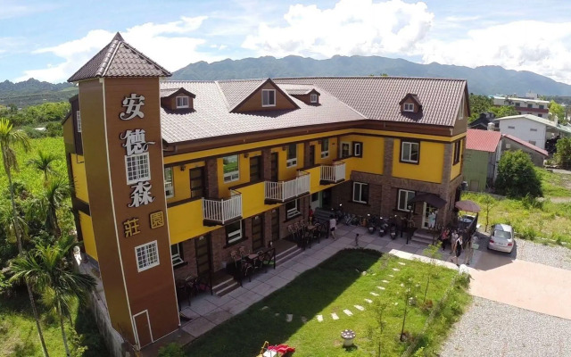 The Anderson Manor Hotel