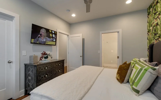 Melodic Skyline - Rooftop Views - 12th S District