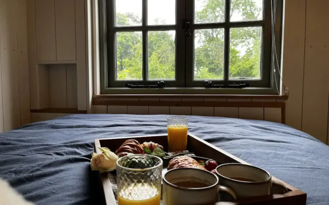 The Crooked Gate - Luxury Romantic Getaway