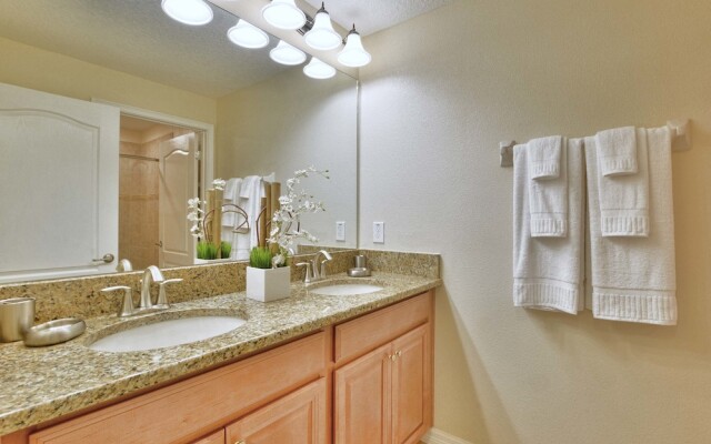 Storey Lake 4 Bedroom Townhome w Splashpool - 1603ST