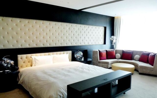 Cineaste Garden Hotel