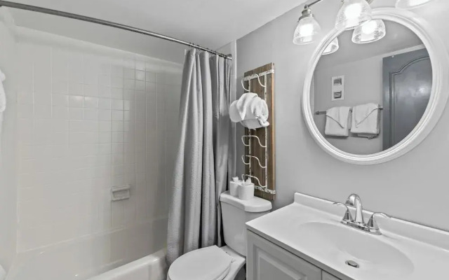 Modern 2br Condo in the Smokys!