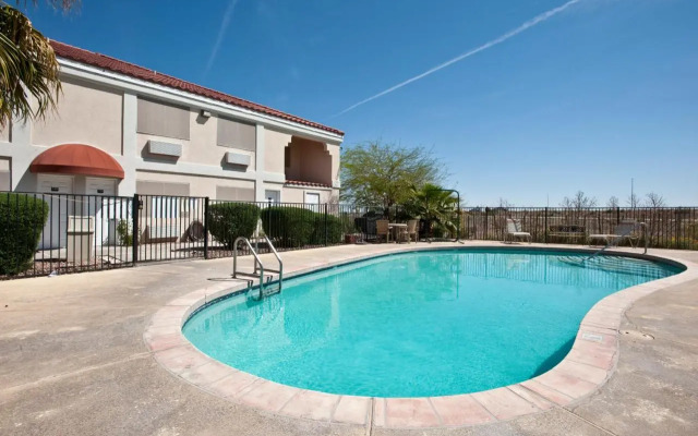 Superstition Inn and Suites