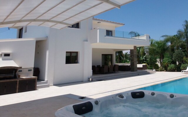 Villa Grecian 1 Platinum