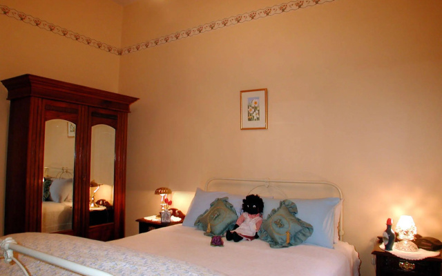 North Adelaide Heritage Cottages & Apartments – Guest Rooms – Adelaide