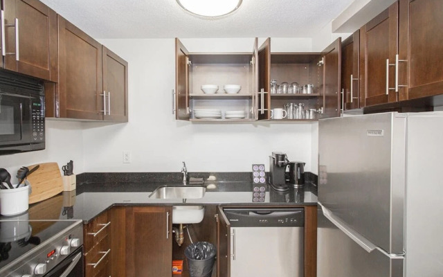 1 Bedroom Suite in Downtown Winnipeg With Parking