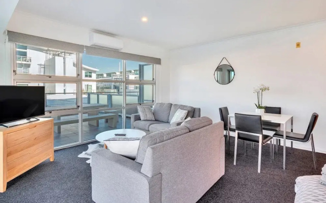 Stunning Harbour & City View Studio