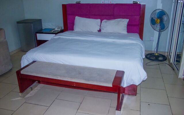 Folade Hotels