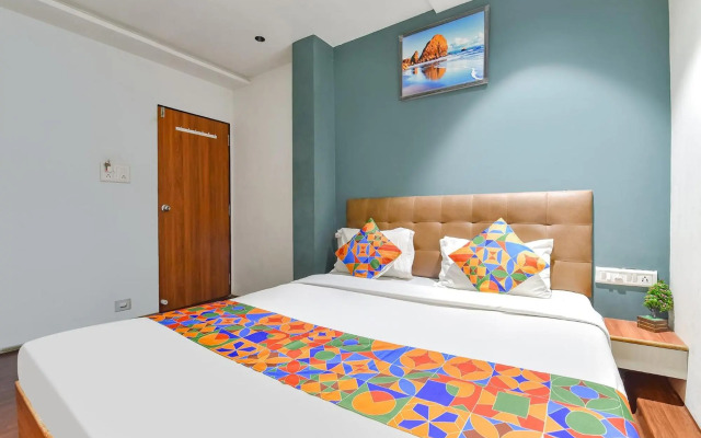 OYO Flagship 70029 Nidhivan Hotel And Rooms