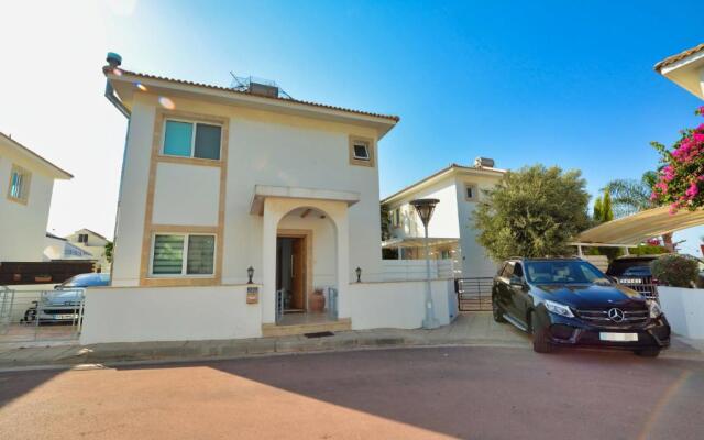 SunnyVillas: 3BR Super Cozy Villa☆Private Pool☆BBQ - Villa Falcon
