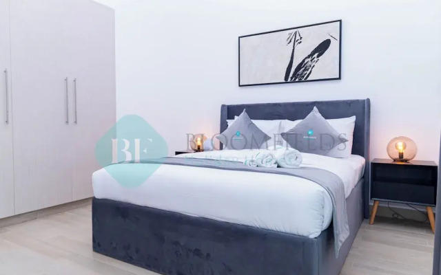 Bloomfields Elegant 1BR in Waters Edge