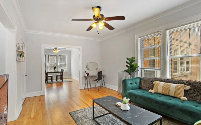 Deluxe 1BR Apt in a Ravenswood