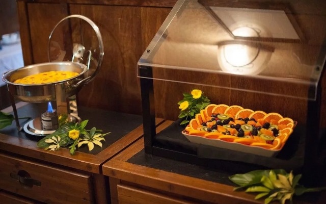 Peninsula Bed & Cocktails