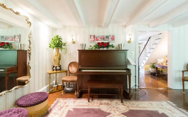 The Harbor Rose Bed & Breakfast