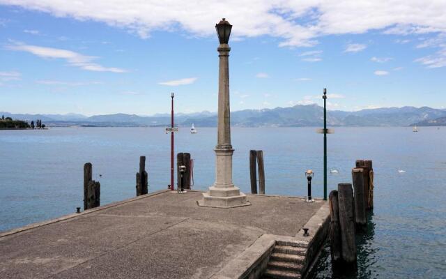 Rosa del Lago Apartment