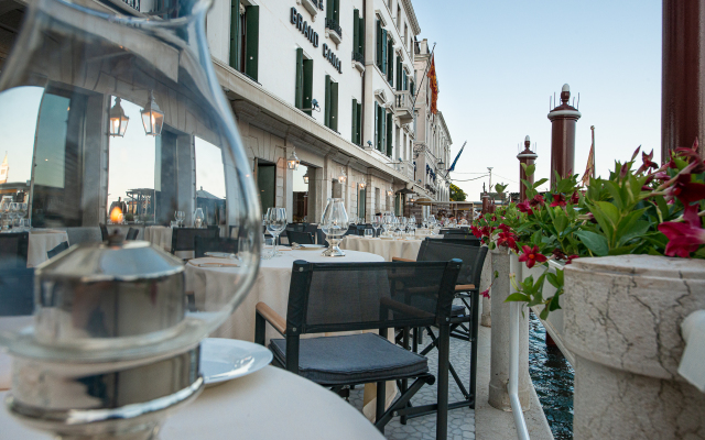 Hotel Monaco & Grand Canal