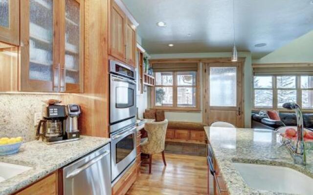 Placer Ridge Lookout Apartment