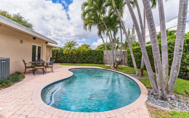 Shangri-la 3 Bedroom Home by RedAwning