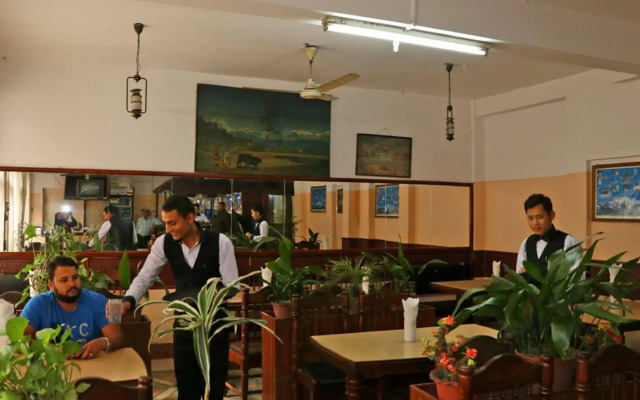 OYO 374 Hotel Holiday Taj (p) Ltd