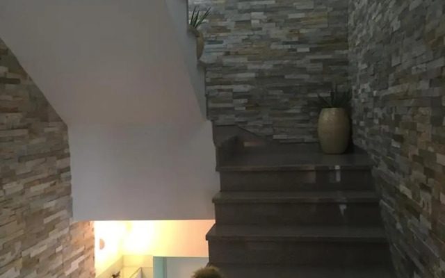 Angel's Nest Apartment