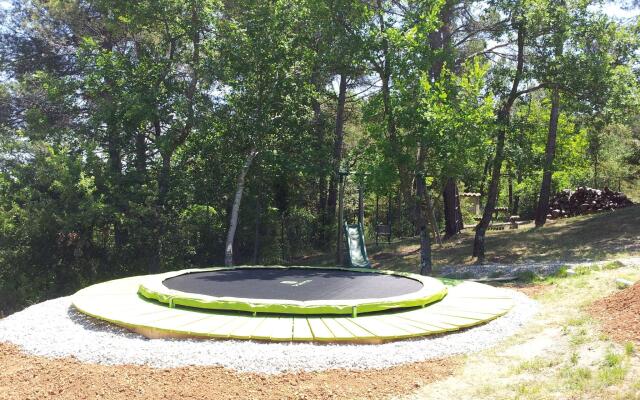 Peaceful Villa in Saint-Saturnin-lès-Apt with Swimming Pool