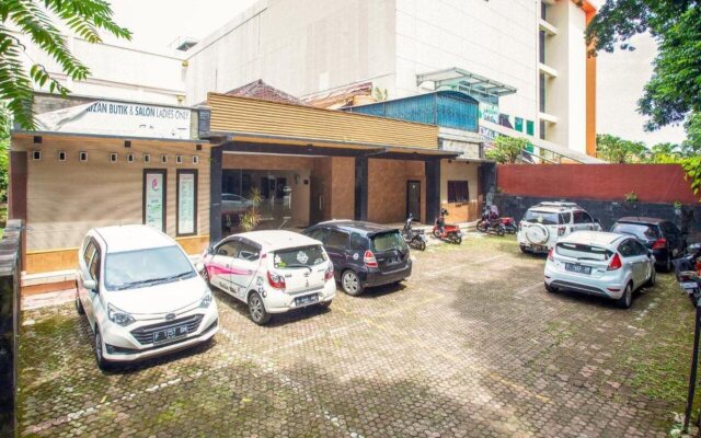 SPOT ON 3858 Elsana Transit Hotel