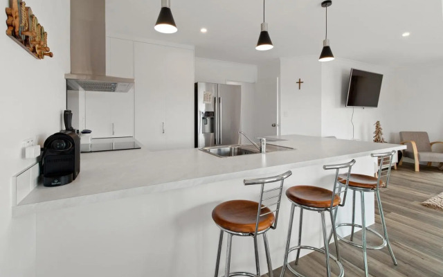 Sandy Shores - Waihi Beach Holiday Home