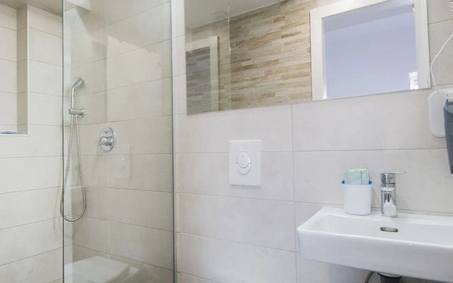 Tia Apartments and Rooms